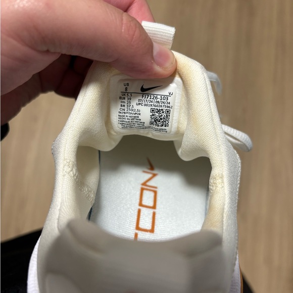 Nike Cream and White Metcon - Picture 5 of 8